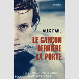 Garcon derriere la porte (le)