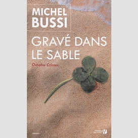 Grave dans le sable