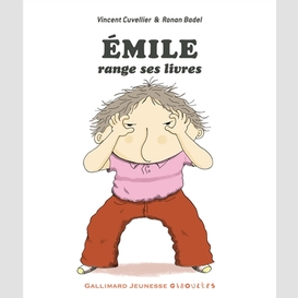 Emile range ses livres
