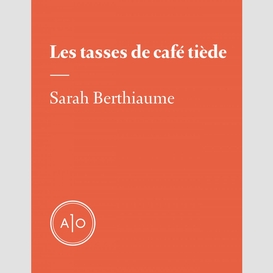 Les tasses de café tiède