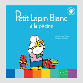 Petit lapin blanc a la piscine