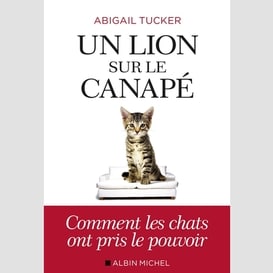 Un lion sur le canapé